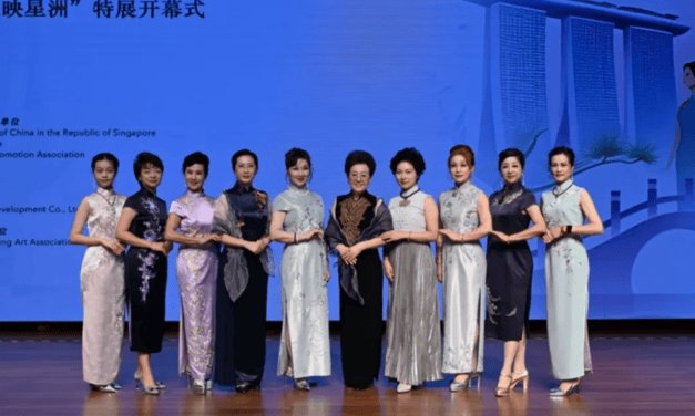Chinese Embassy in Singapore Hosts Qipao Exhibition to Celebrate Women’s Achievements and Cultural Heritage