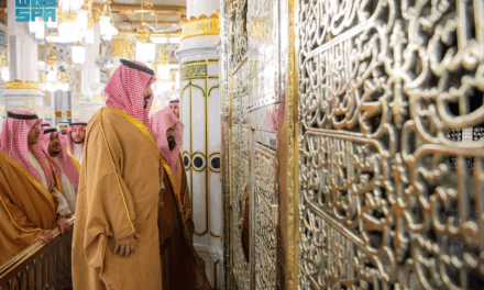 Crown Prince Visits Prophet’s Mosque