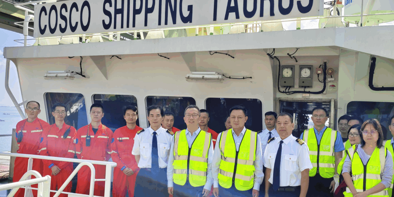 Chinese Embassy in Singapore Visits Seafarers to Mark International Day of the Seafarer