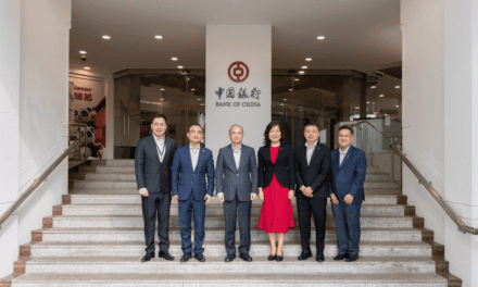 Chinese Ambassador Cao Zhongming Visits Bank of China Singapore Branch to Explore Financial Cooperation