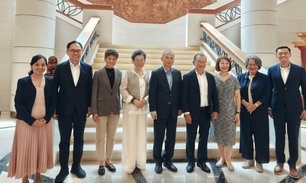 Singapore Parliament Speaker Seah Kian Peng Visits Chinese Embassy, Strengthening China-Singapore Legislative Exchanges