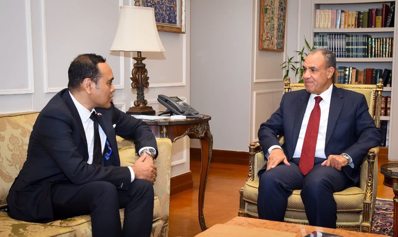 Zhulkarnain Abdul Rahim and Badr Abdelatty sit opposite each other during a meeting in Cairo.