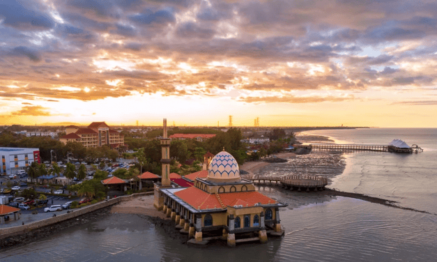 Masjid Al Hussain: A Stunning Floating Mosque in Kuala Perlis